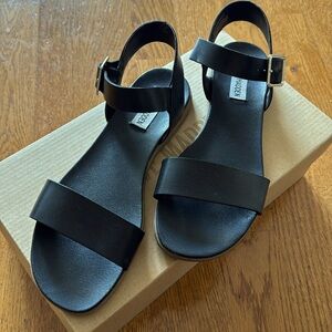 Steve Madden Black sandals sz 7